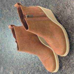 NEW Toms Raven wedge boot sz 8.5
